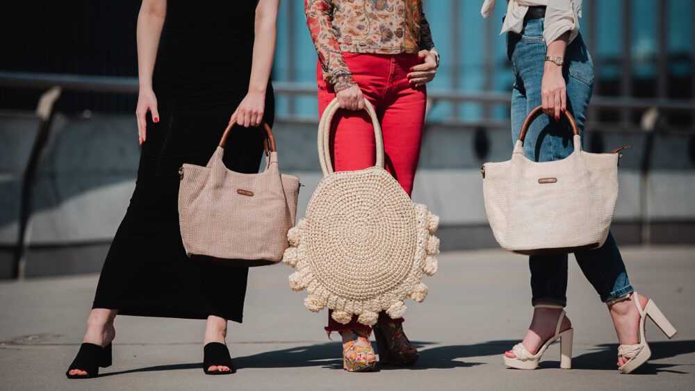 Torebka koszyk – do czego pasuje?