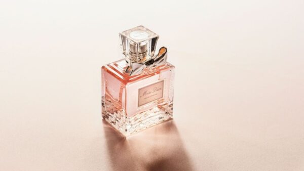 Perfumy Dior: wejdź do świata wyjątkowych kompozycji zapachowych