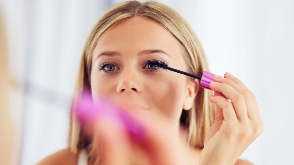 Jak uzyskać spektakularny efekt pełnych rzęs? Wybór idealnego tuszu do rzęs