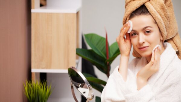 Jak prawidłowo zmywać makijaż?