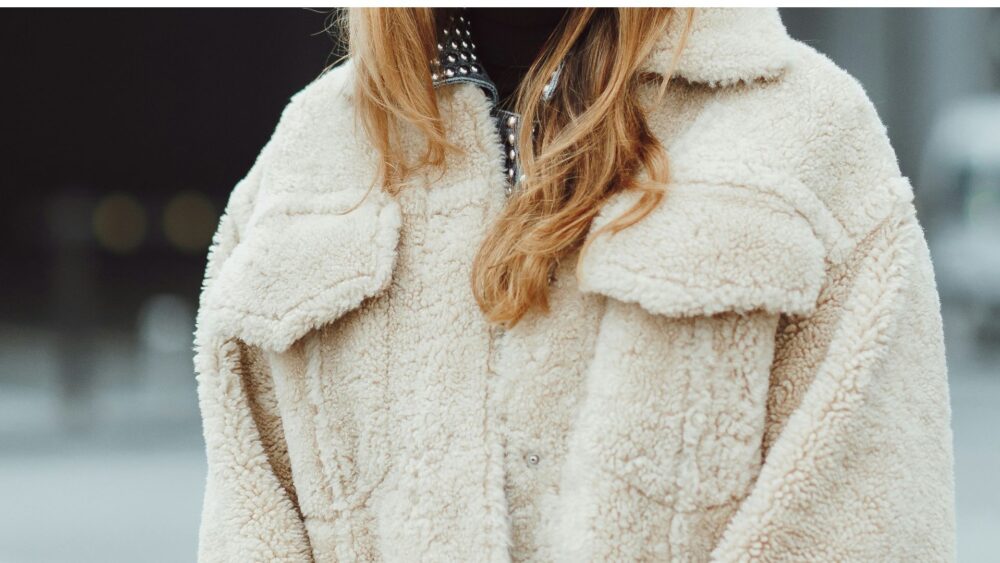 Najlepsze płaszcze zimowe, które zapewnią ciepło w mroźne dni