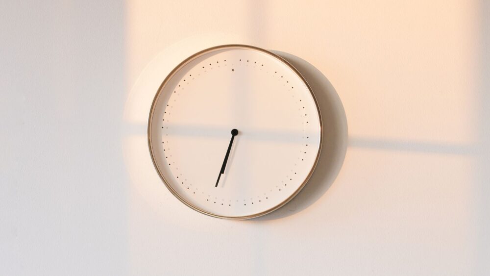 Zmiana czasu na letni – jakie niesie korzyści i jak zadbać o lepszy sen?